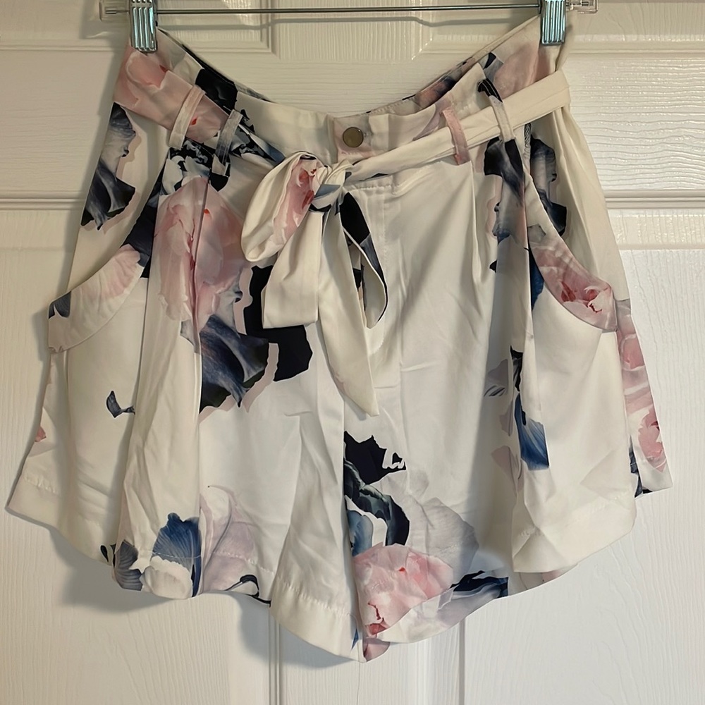 🎉Mura Boutique Floral Shorts